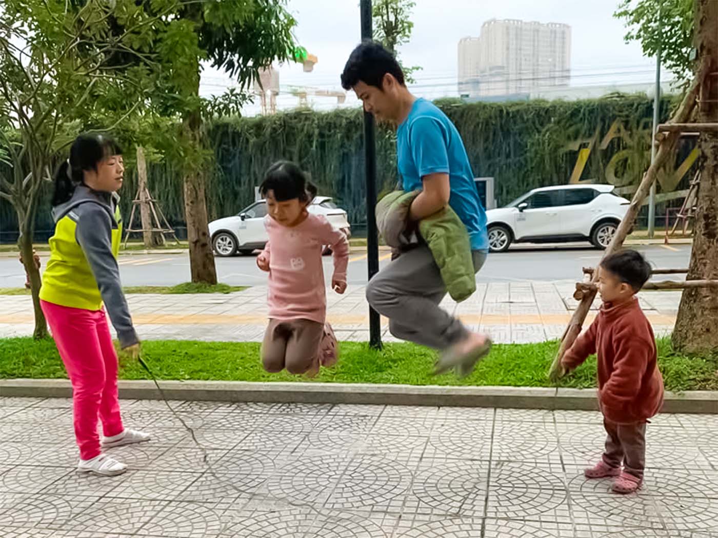 Cả nhà Thảo Minh cùng nhảy dây Cả nhà Thảo Minh cùng nhảy dây