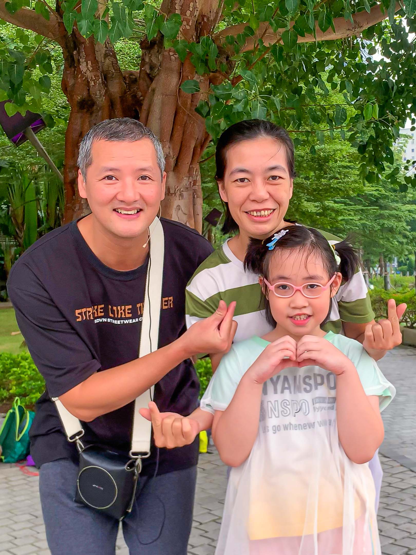 Mẹ con Phương Huyền và thầy Mạnh Tráng Mẹ con Phương Huyền và thầy Mạnh Tráng